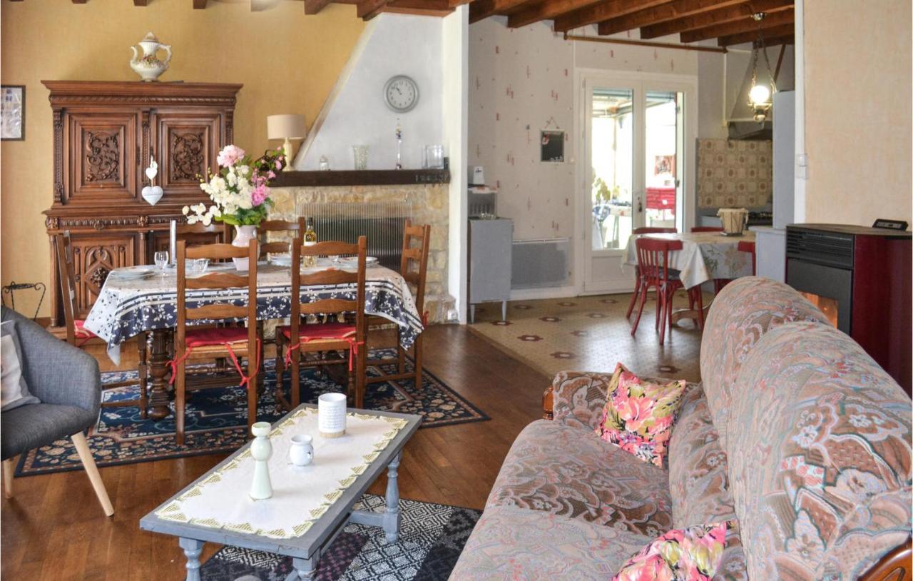 Stunning Home In Biras With Kitchenette 外观 照片
