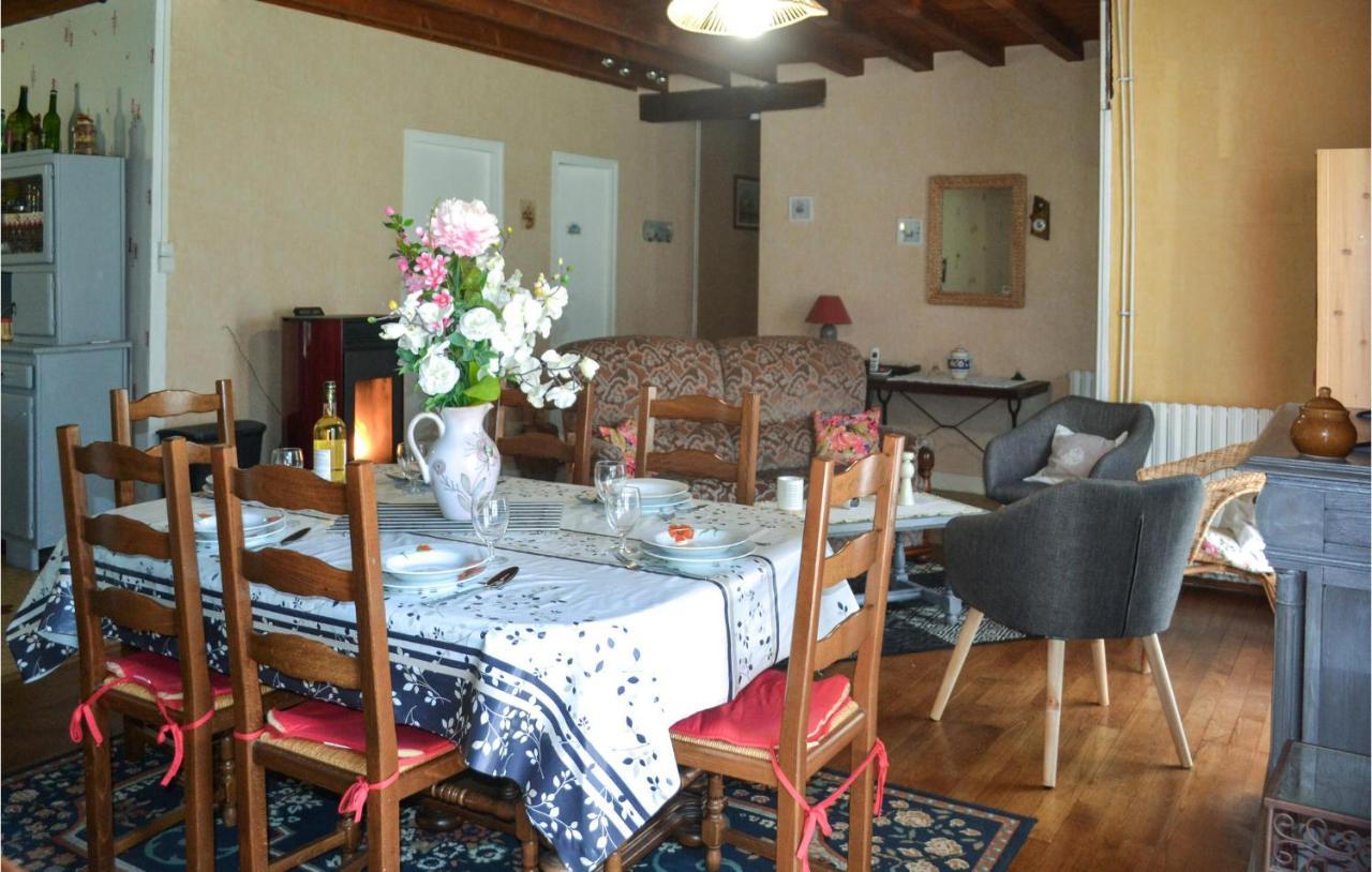 Stunning Home In Biras With Kitchenette 外观 照片